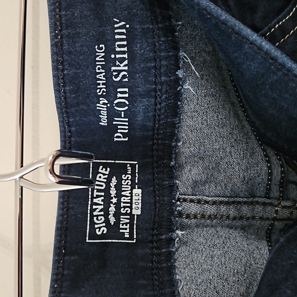 Levi Signature Jeggings! - Picture 2 of 5